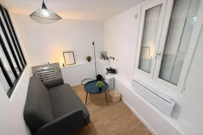 Coin salon dans l'établissement Paris 3eme Studio Renove Emplacement Ideal - 2P