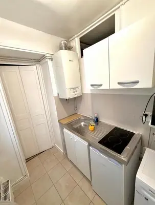 Cuisine ou kitchenette dans l'établissement YZY LOC Paris Moulin-Rouge