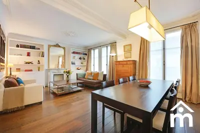 Coin salon dans l'établissement Marais 2B with Balcony by Melvane Luxury