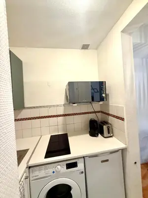 Cuisine ou kitchenette dans l'établissement Appartement Popincourt Republique Paris