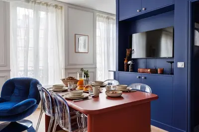 Télévision ou salle de divertissement dans l'établissement Saint Placide II Suite