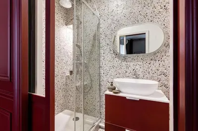 Salle de bains dans l'établissement Saint Placide II Suite