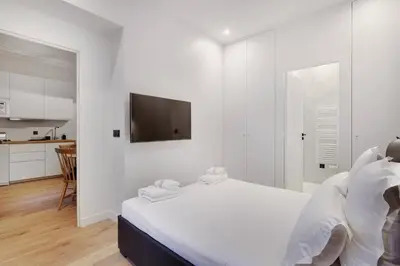 Un ou plusieurs lits dans un hébergement de l'établissement A-C Apartment 2BDR-4P Neuilly Sur Seine