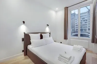 Un ou plusieurs lits dans un hébergement de l'établissement A-C Apartment 2BDR-4P Neuilly Sur Seine