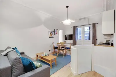 Cuisine ou kitchenette dans l'établissement A-C Apartment 2BDR-4P Neuilly Sur Seine