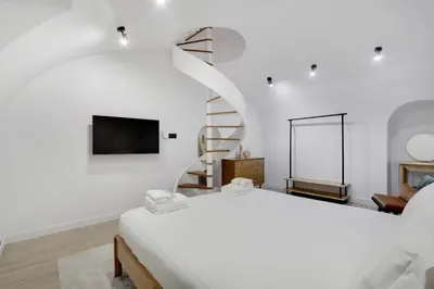 Un ou plusieurs lits dans un hébergement de l'établissement A-C Apartment 2BDR-4P Neuilly Sur Seine