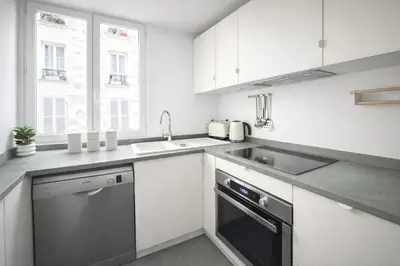 Cuisine ou kitchenette dans l'établissement Elegant Appartement au cœur de Montmartre