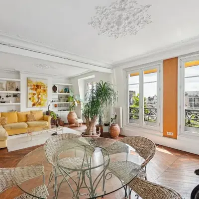 Large Haussmannian Apartment - Heart of Paris