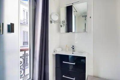Salle de bains dans l'établissement BnBNova - 1BR - Eiffel Tower & Invalides