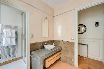 Salle de bains dans l'établissement Charming Apt 1BR-4P - Proche de la Place Vendome