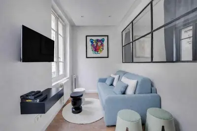 Télévision ou salle de divertissement dans l'établissement Charming Apartment in the heart of Le Marais