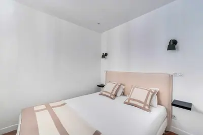 Un ou plusieurs lits dans un hébergement de l'établissement Charming Apartment in the heart of Le Marais