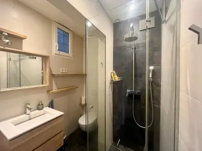 Salle de bains dans l'établissement Bright apartment - canal view
