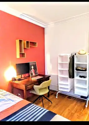 Télévision ou salle de divertissement dans l'établissement Bright apartment - canal view