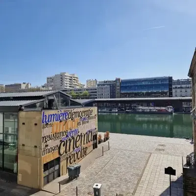 Bright apartment - canal view