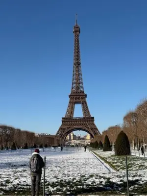 L'établissement Tour Eiffel 214 rue de Grenelle en hiver