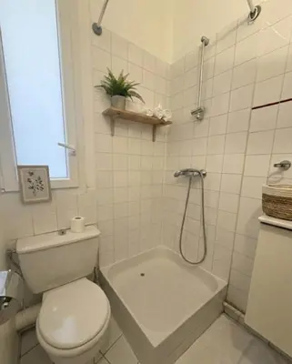 Salle de bains dans l'établissement Tour Eiffel 214 rue de Grenelle