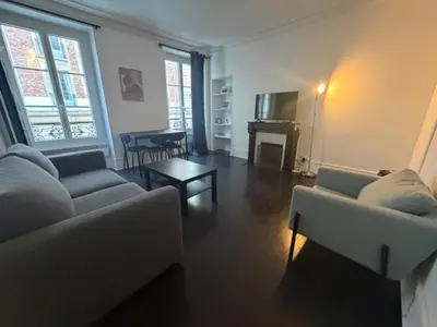 Coin salon dans l'établissement Tour Eiffel 214 rue de Grenelle