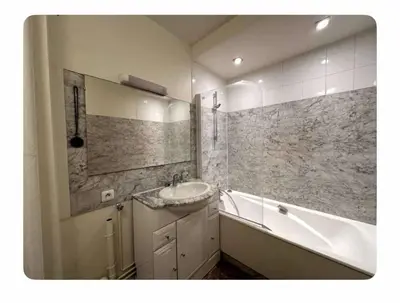 Salle de bains dans l'établissement Cocon à Auteuil proche de toutes commodités