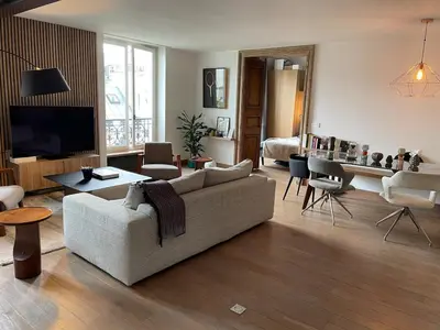 Télévision ou salle de divertissement dans l'établissement Appartement unique au coeur du marais