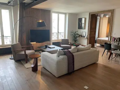 Télévision ou salle de divertissement dans l'établissement Appartement unique au coeur du marais