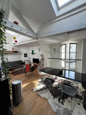 Coin salon dans l'établissement Petit loft au coeur du Marais