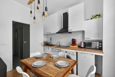 Cuisine ou kitchenette dans l'établissement Charming 2-room loft-style apartment near Montmartre