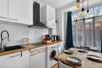 Cuisine ou kitchenette dans l'établissement Charming 2-room loft-style apartment near Montmartre