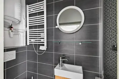Salle de bains dans l'établissement Charming 2-room loft-style apartment near Montmartre