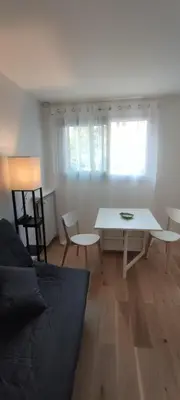 Coin salon dans l'établissement Superbe studio dans une résidence calme