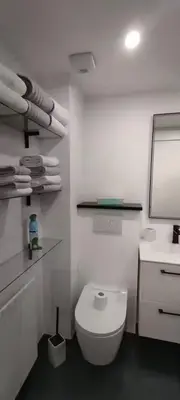 Salle de bains dans l'établissement Superbe studio dans une résidence calme