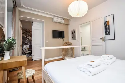Télévision ou salle de divertissement dans l'établissement Elegant apartment - 3BR-8P - Gare de l'est