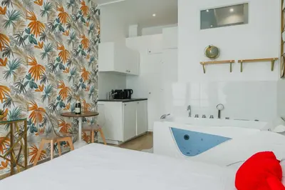 Cuisine ou kitchenette dans l'établissement Exceptional studio- 2P- Moulin Rouge