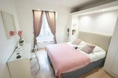Un ou plusieurs lits dans un hébergement de l'établissement Studio parisien face metro Pigalle - Paris 9 - 2p