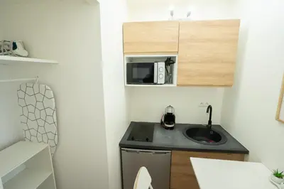 Cuisine ou kitchenette dans l'établissement Studio parisien face metro Pigalle - Paris 9 - 2p