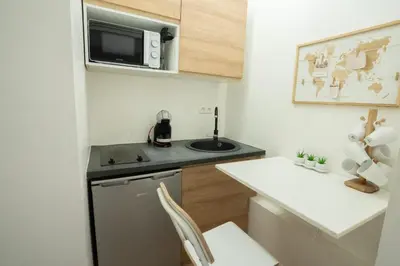 Cuisine ou kitchenette dans l'établissement Studio parisien face metro Pigalle - Paris 9 - 2p