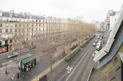 Vue générale sur Paris ou vue de la ville depuis l'appartement