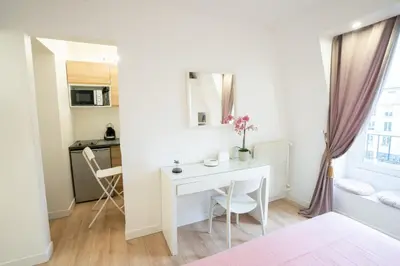 Cuisine ou kitchenette dans l'établissement Studio parisien face metro Pigalle - Paris 9 - 2p