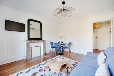 Télévision ou salle de divertissement dans l'établissement Modern apartment 1BDR 4P - Alésia