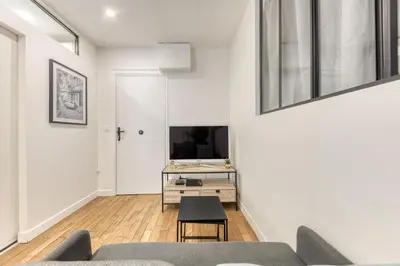 Télévision ou salle de divertissement dans l'établissement Design Flat & Parking - Paris Access 13 min