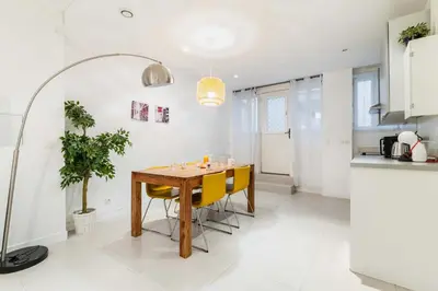 Cuisine ou kitchenette dans l'établissement Loft moderne face jardin des plantes - 4P