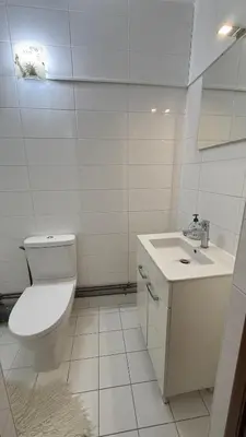 Salle de bains dans l'établissement Modern et agréable st lazare