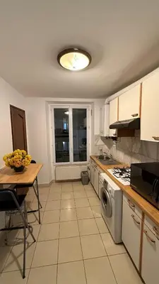 Cuisine ou kitchenette dans l'établissement Modern et agréable st lazare