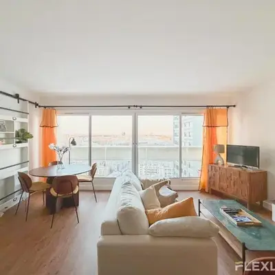 Spacious two-bedroom apartment in the 13th with balcony