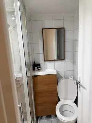 Salle de bains dans l'établissement La Maison Cachée moderne