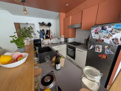Cuisine ou kitchenette dans l'établissement Quiet family apartment in Paris Near 7 metro lines