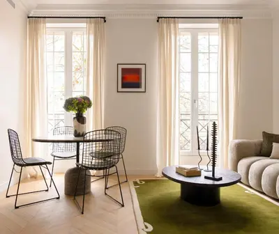 Coin salon dans l'établissement Harmony Collection I 2BR Suite 4P Opera Grevin