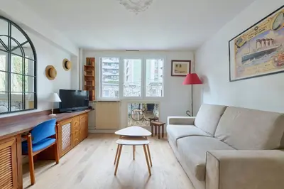 Coin salon dans l'établissement Calme Métros L13 Pernety et L4 Alesia Montparnasse