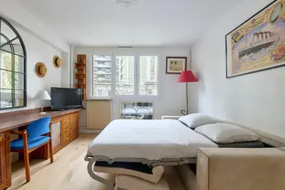 Télévision ou salle de divertissement dans l'établissement Calme Métros L13 Pernety et L4 Alesia Montparnasse