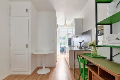 Cuisine ou kitchenette dans l'établissement Studio cosy Rue des Martyrs Montmartre à pied